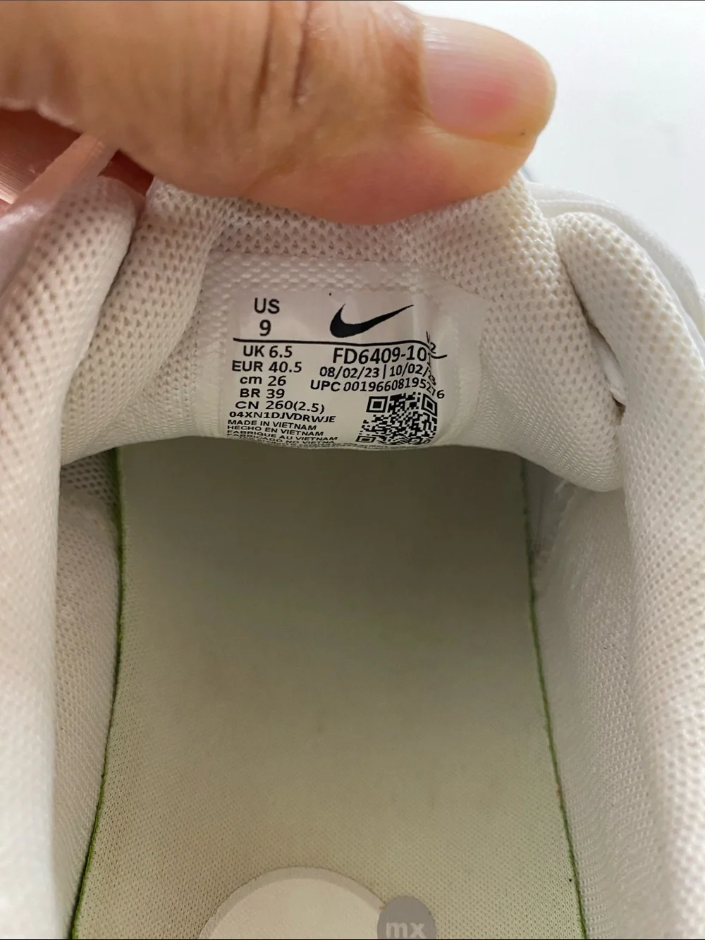 Nike Women's White Mesh Air Max Pulse Sneakers Size 9